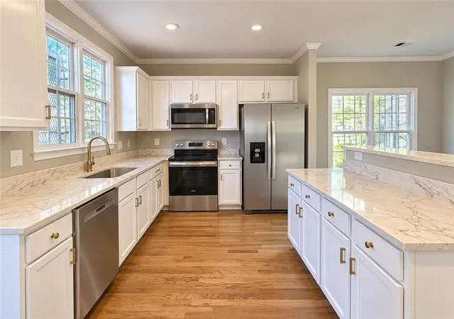 Photo 2 of Single family home for sale at 762 Humphries St SW, Atlanta, GA 30310 | MLS# 7857500 | Listing updated on 2026-10-24