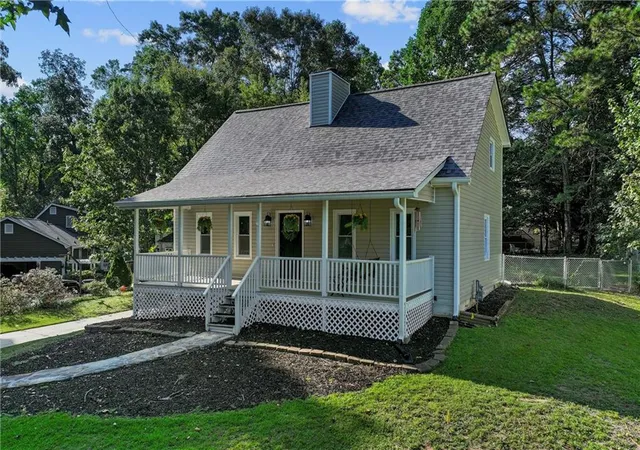 Photo 2 of Sale Pending at 2883 Country Ln Nw, Kennesaw, GA 30152 | MLS# 7834729 | Listing updated on 2026-10-03
