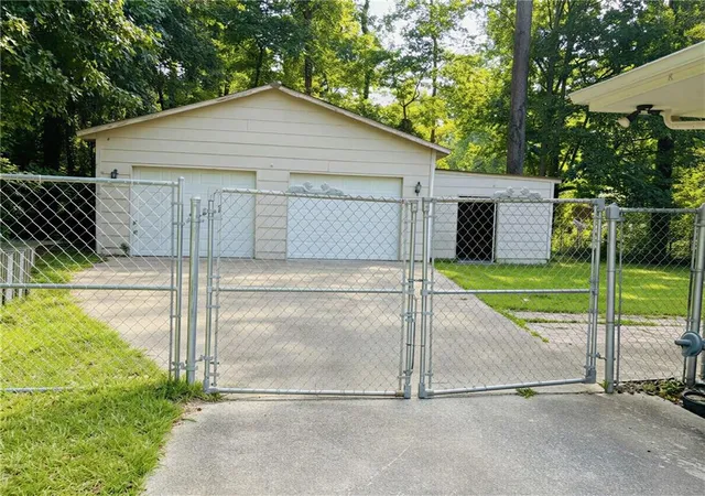 Photo 3 of Single family home for sale at 6677 Songwood Dr, Austell, GA 30168 | MLS# 7828310 | Listing updated on 2026-09-17