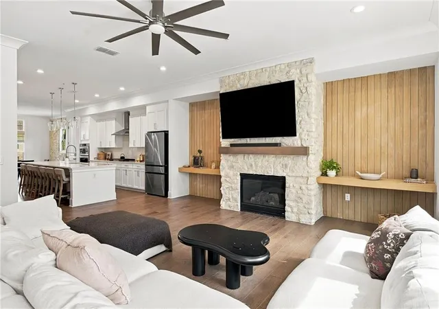 Photo 3 of Sale Pending at 6742 Encore Blvd, Sandy Springs, GA 30328 | MLS# 7837222 | Listing updated on 2026-10-21