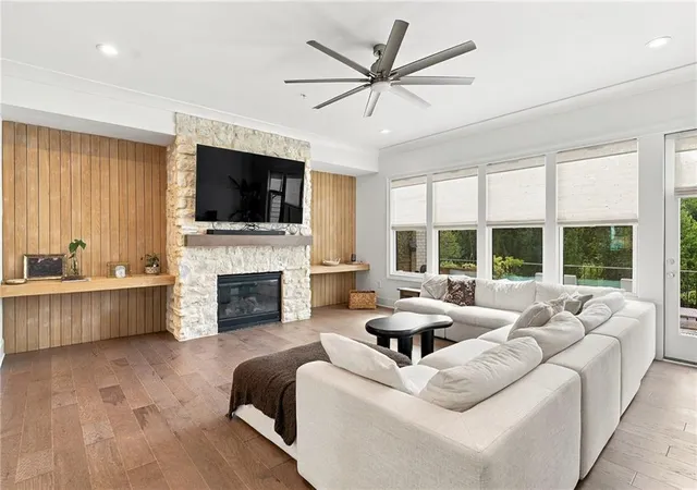 Photo 4 of Sale Pending at 6742 Encore Blvd, Sandy Springs, GA 30328 | MLS# 7837222 | Listing updated on 2026-10-21