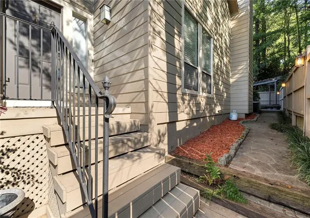 Photo 3 of Townhouse for sale at 3000 Sawtooth Cir, Johns Creek, GA 30022 | MLS# 7833673 | Listing updated on 2026-09-17