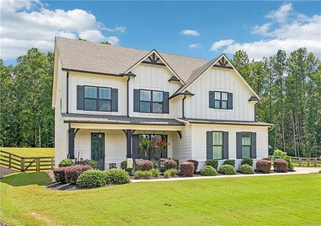 Photo 2 of Single family home for sale at 4060 Silverstone Dr, Braselton, GA 30517 | MLS# 7826554 | Listing updated on 2026-09-05
