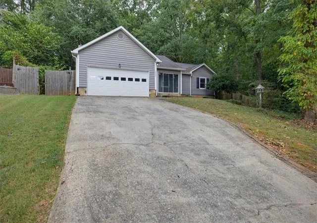 Photo 2 of Single family home for sale at 2805 Varlet Ct, Snellville, GA 30039 | MLS# 7835482 | Listing updated on 2026-09-12