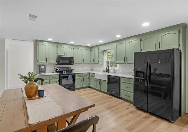 Photo 4 of Single family home for sale at 1301 Marshall Store Rd, Watkinsville, GA 30677 | MLS# 7831082 | Listing updated on 2026-09-09