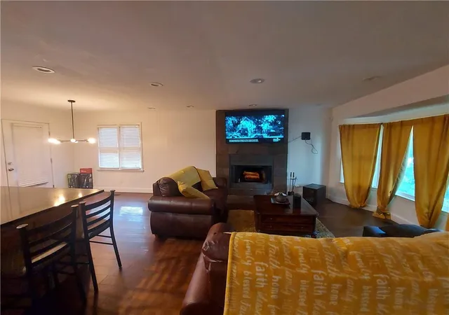 Photo 3 of Single family home for sale at 2401 Chauncey Ln Sw, Marietta, GA 30064 | MLS# 7833552 | Listing updated on 2026-09-17