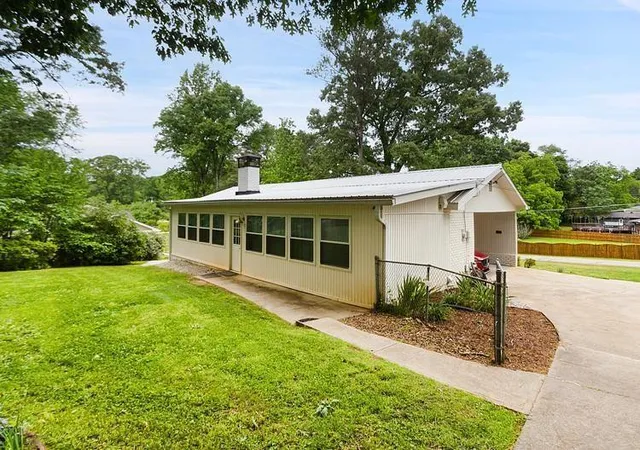 Photo 2 of Single family home for sale at 1611 Carlton Ave, Stone Mountain, GA 30087 | MLS# 7832318 | Listing updated on 2026-09-04