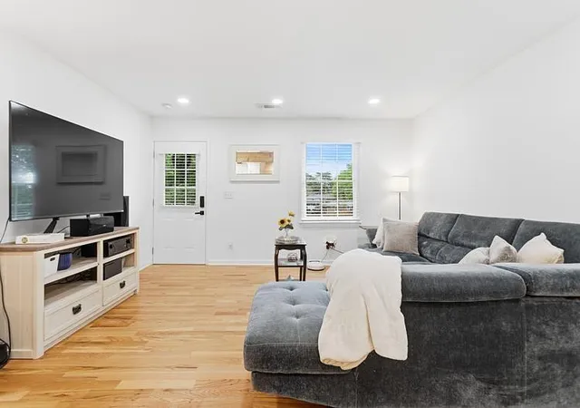 Photo 3 of Single family home for sale at 1611 Carlton Ave, Stone Mountain, GA 30087 | MLS# 7832318 | Listing updated on 2026-09-04