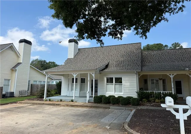 Photo 3 of Condo for sale at 183 Victoria Way, Roswell, GA 30075 | MLS# 7832479 | Listing updated on 2026-09-29