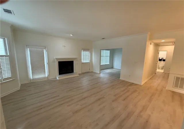 Listing Photo 4 - Condo for sale in building located at 183 Victoria Wy, Roswell, GA 30075