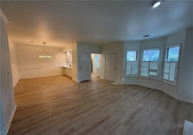 Listing Photo 5 - Condo for sale in building located at 183 Victoria Wy, Roswell, GA 30075
