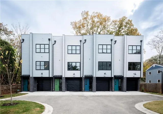 Photo 2 of Townhouse for sale at 340 Eugenia St Sw #504, Atlanta, GA 30312 | MLS# 7836150 | Listing updated on 2026-09-11