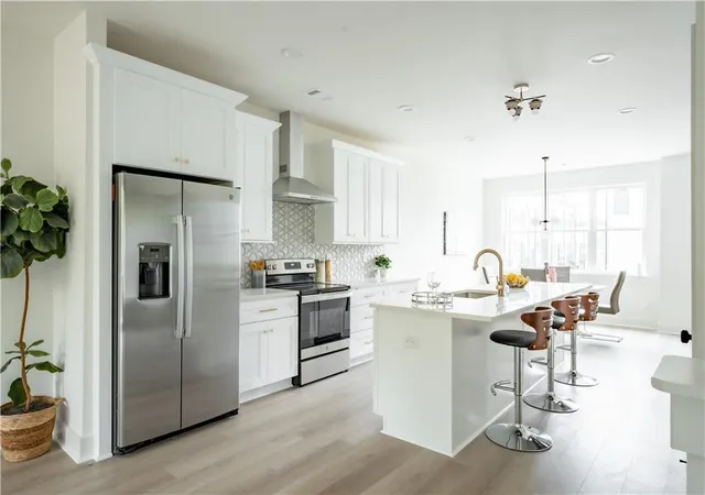 Photo 3 of Sale Pending at 340 Eugenia St Sw #504, Atlanta, GA 30312 | MLS# 7836150 | Listing updated on 2026-10-16