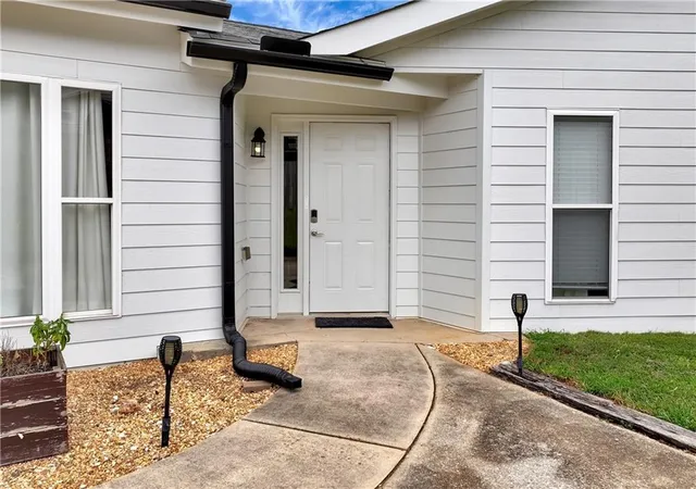 Photo 3 of Single family home for sale at 5640 Raintree Trce, Oakwood, GA 30566 | MLS# 7831906 | Listing updated on 2026-09-21