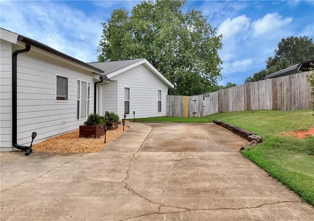 Photo 3 of Single family home for sale at 5640 Raintree Trce, Oakwood, GA 30566 | MLS# 7831906 | Listing updated on 2026-09-21