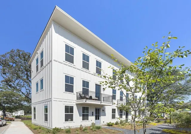 Photo 2 of Townhouse for sale at 498 Burroughs St Se #323, Atlanta, GA 30315 | MLS# 7837554 | Listing updated on 2026-09-27