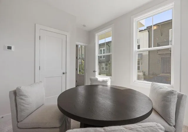 Listing Photo 4 - Condo for sale in building located at 498 Burroughs St SE, Atlanta, GA 30315 - Unit #323