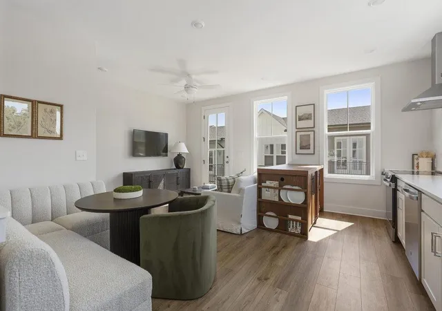 Listing Photo 5 - Condo for sale in building located at 498 Burroughs St SE, Atlanta, GA 30315 - Unit #323
