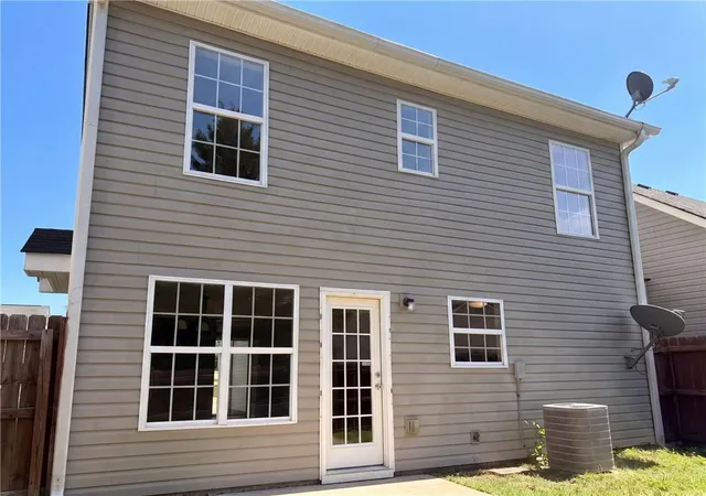 Photo 4 of Single family home for sale at 807 Carlton Pointe Pl, Palmetto, GA 30268 | MLS# 7853202 | Listing updated on 2026-10-30