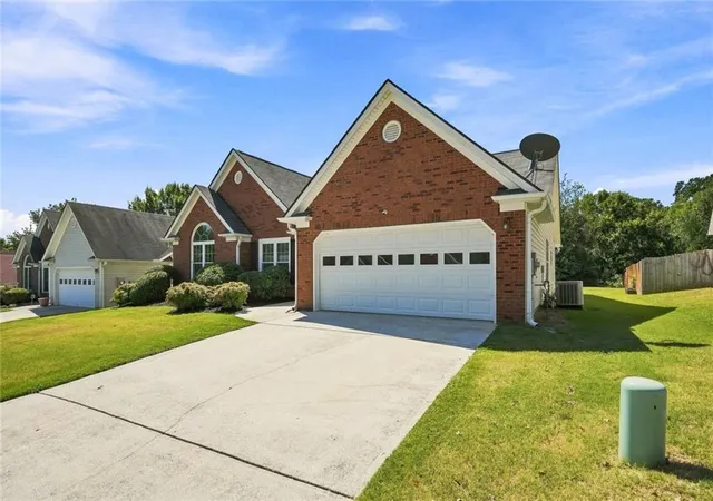 Photo 3 of Single family home for sale at 2762 Hillvale Cvs Way, Lithonia, GA 30058 | MLS# 7837067 | Listing updated on 2026-09-24