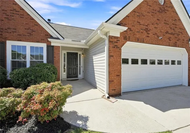 Photo 4 of Single family home for sale at 2762 Hillvale Cvs Way, Lithonia, GA 30058 | MLS# 7837067 | Listing updated on 2026-09-24