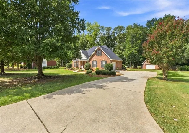 Photo 4 of Single family home for sale at 4149 Alayna Lee Cir, Mcdonough, GA 30252 | MLS# 7830789 | Listing updated on 2026-09-13