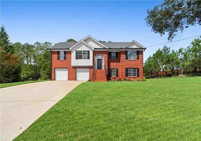 Photo 3 of Sale Pending at 130 Flds Crk Way, Covington, GA 30016 | MLS# 7833633 | Listing updated on 2026-10-01