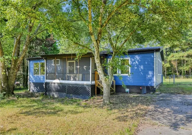 Photo 2 of Single family home for sale at 240 Norfolk Dr, Hampton, GA 30228 | MLS# 7843897 | Listing updated on 2026-09-29