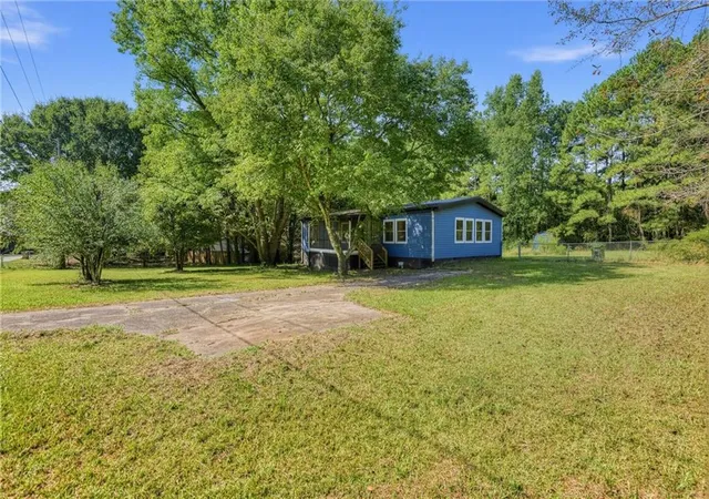 Photo 3 of Single family home for sale at 240 Norfolk Dr, Hampton, GA 30228 | MLS# 7843897 | Listing updated on 2026-09-29