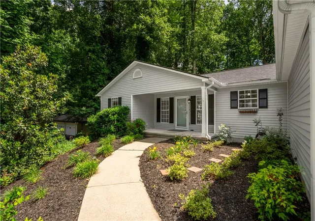 Photo 1 of Single family home for sale at 4340 Oak Crk Dr, Gainesville, GA 30506 | MLS# 7858526 | Listing updated on 2026-10-24