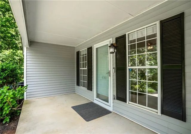 Photo 2 of Single family home for sale at 4340 Oak Crk Dr, Gainesville, GA 30506 | MLS# 7858526 | Listing updated on 2026-10-24