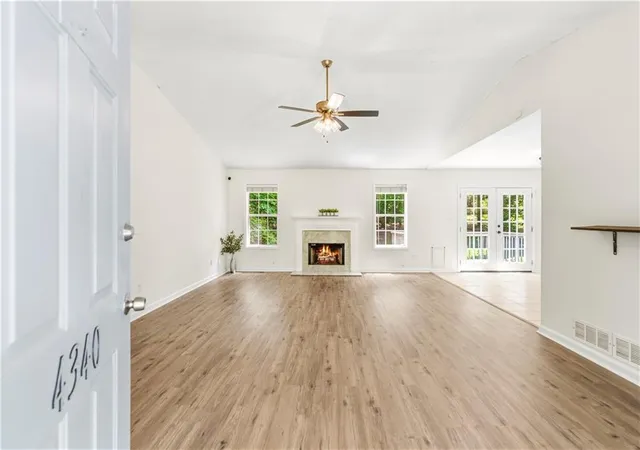 Photo 4 of Single family home for sale at 4340 Oak Crk Dr, Gainesville, GA 30506 | MLS# 7858526 | Listing updated on 2026-10-24