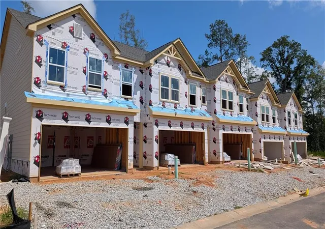 Photo 2 of Townhouse for sale at 827 Leraes Way, Loganville, GA 30052 | MLS# 7832196 | Listing updated on 2026-09-04
