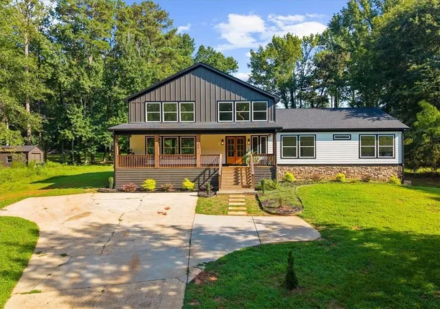 Photo 2 of Single family home for sale at 170 Lakeview Ln, Fayetteville, GA 30214 | MLS# 7820537 | Listing updated on 2026-10-21