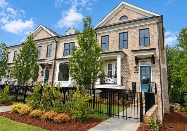 Photo 3 of Townhouse for sale at 200 Midnight Oak Run #4, Alpharetta, GA 30009 | MLS# 7836632 | Listing updated on 2026-09-12