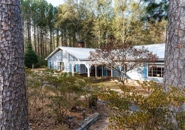 Photo 2 of Single family home for sale at 264 Euharlee Rd Sw, Euharlee, GA 30120 | MLS# 7811148 | Listing updated on 2026-09-15