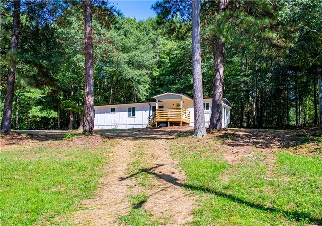 Photo 3 of Sale Pending at 227 Garden Lake Dr, Carrollton, GA 30116 | MLS# 7831098 | Listing updated on 2026-09-09