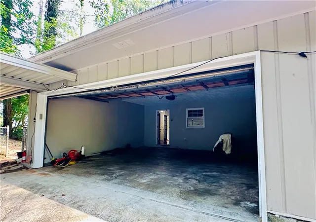 Photo 2 of Single family home for sale at 177 Old Rosser Rd Sw, Stone Mountain, GA 30087 | MLS# 7831364 | Listing updated on 2026-09-03