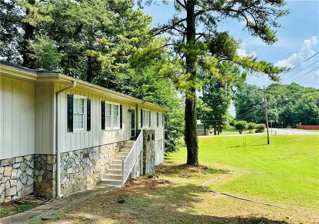 Photo 3 of Single family home for sale at 177 Old Rosser Rd SW, Stone Mountain, GA 30087 | MLS# 7831364 | Listing updated on 2026-09-03