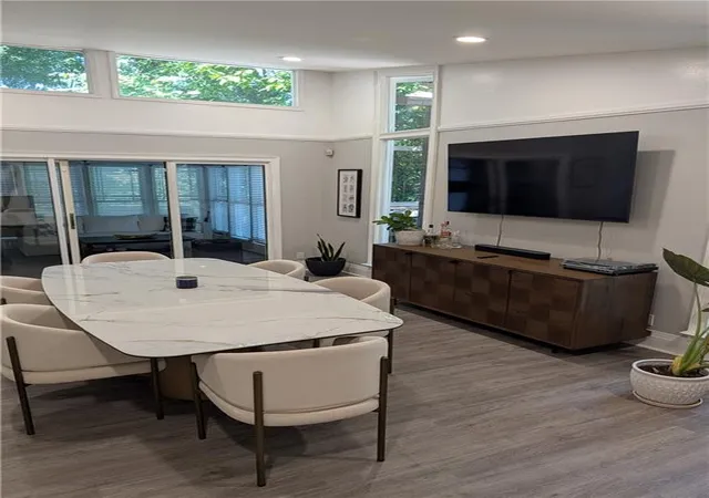 Photo 2 of Single family home for sale at 1033 Oak St SW, Atlanta, GA 30310 | MLS# 7853316 | Listing updated on 2026-10-15
