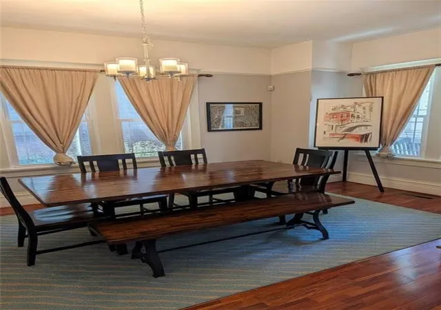 Photo 4 of Single family home for sale at 1033 Oak St SW, Atlanta, GA 30310 | MLS# 7853316 | Listing updated on 2026-10-15