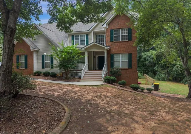 Photo 3 of Single family home for sale at 160 Perry Crk Dr, Fayetteville, GA 30215 | MLS# 7844397 | Listing updated on 2026-09-26