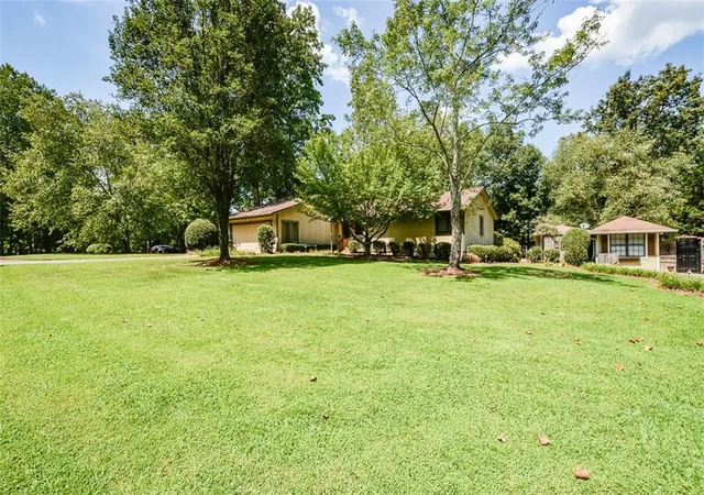 Photo 3 of Single family home for sale at 6906 Springwood Dr, Douglasville, GA 30135 | MLS# 7830804 | Listing updated on 2026-09-05