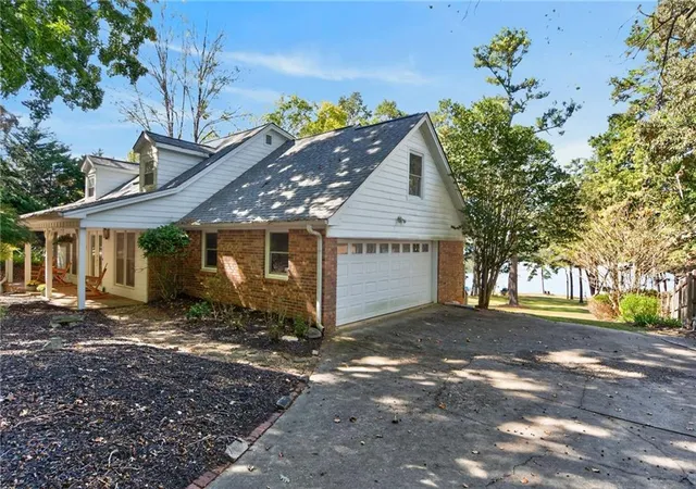 Photo 2 of Single family home for sale at 3195 Arrowhead Dr, Gainesville, GA 30506 | MLS# 7855816 | Listing updated on 2026-10-26
