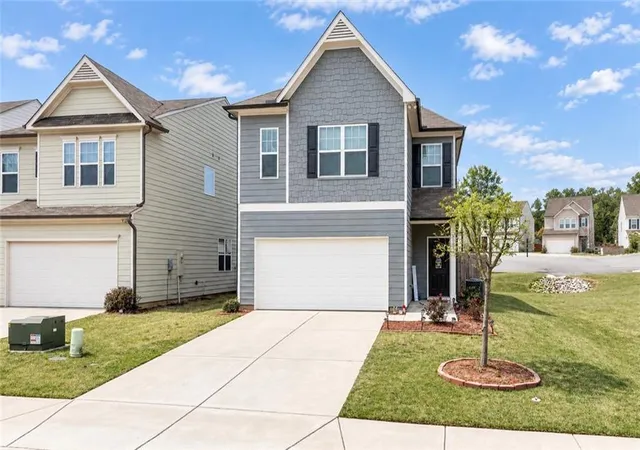 Photo 2 of Single family home for sale at 5004 Fawnwood Dr, Gainesville, GA 30504 | MLS# 7842022 | Listing updated on 2026-09-23