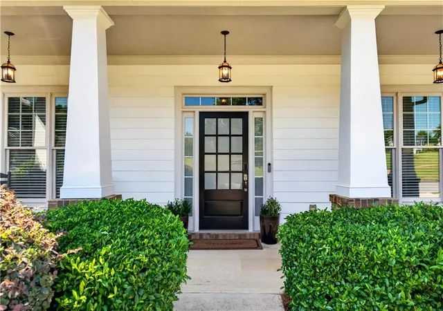 Photo 3 of Single family home for sale at 2589 Lakefield Cir, Marietta, GA 30064 | MLS# 7832673 | Listing updated on 2026-09-12
