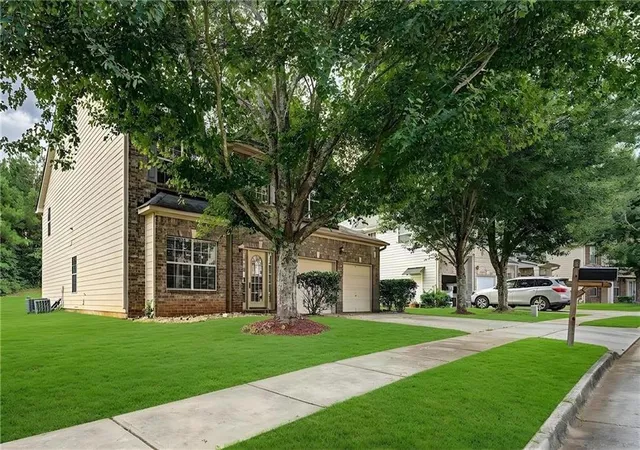 Photo 3 of Sale Pending at 3719 Big Horn Ct, Ellenwood, GA 30294 | MLS# 7837405 | Listing updated on 2026-10-01