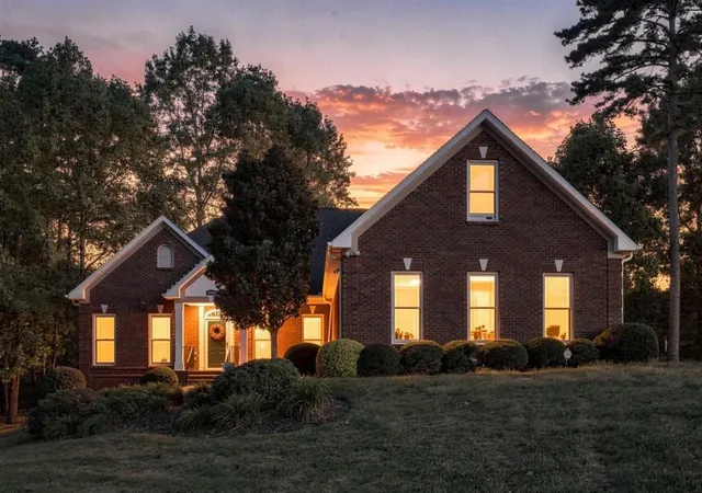 Photo 2 of Single family home for sale at 5785 Nash Cmns Dr, Stone Mountain, GA 30087 | MLS# 7836854 | Listing updated on 2026-10-03