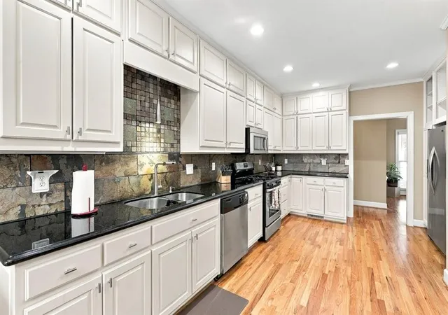 Photo 3 of Single family home for sale at 5785 Nash Cmns Dr, Stone Mountain, GA 30087 | MLS# 7836854 | Listing updated on 2026-10-03