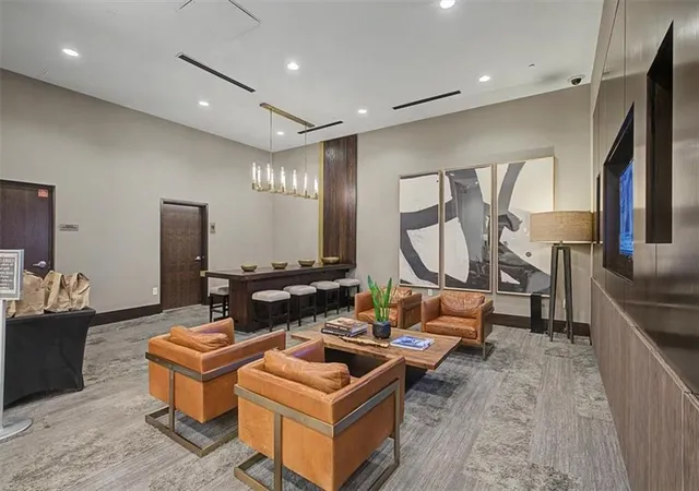 Listing Photo 2 - Condo for sale in building located at 855 Peachtree St Ne, Atlanta, GA 30308 - Unit #2906